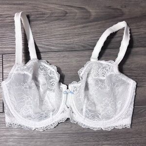 💖3-$50 White Lace Bra
by Wacoal
Sz- 34DD
Like New